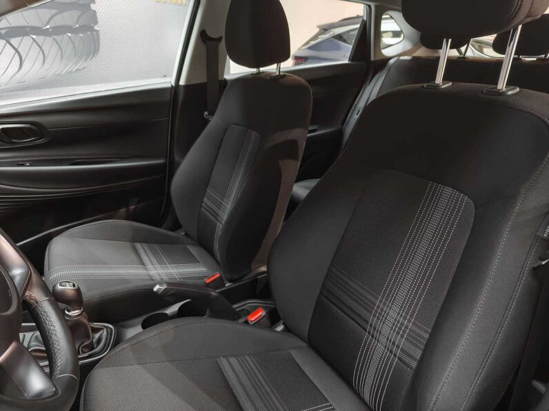 
								Hyundai i20 full									