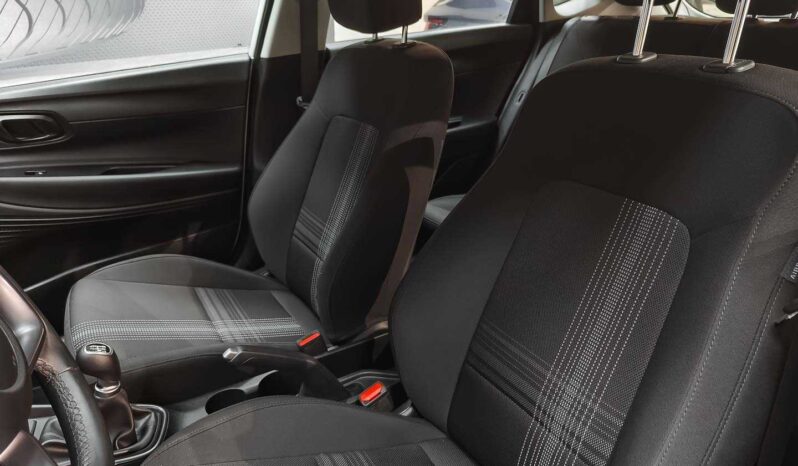 
								Hyundai i20 full									