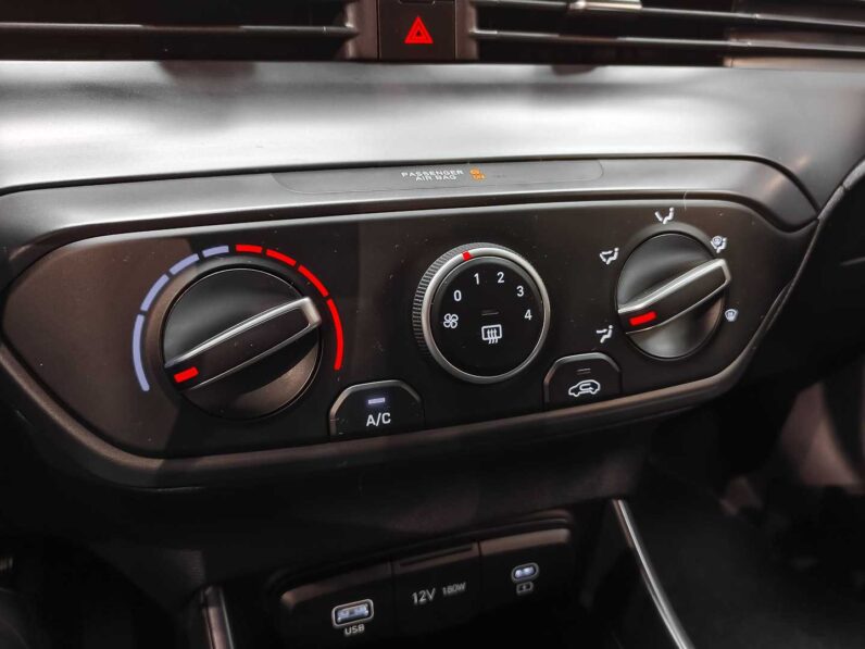 
								Hyundai i20 full									