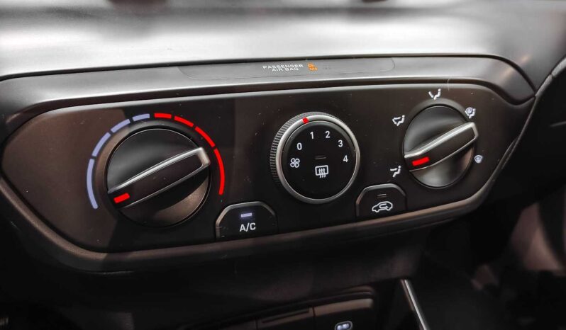 
								Hyundai i20 full									