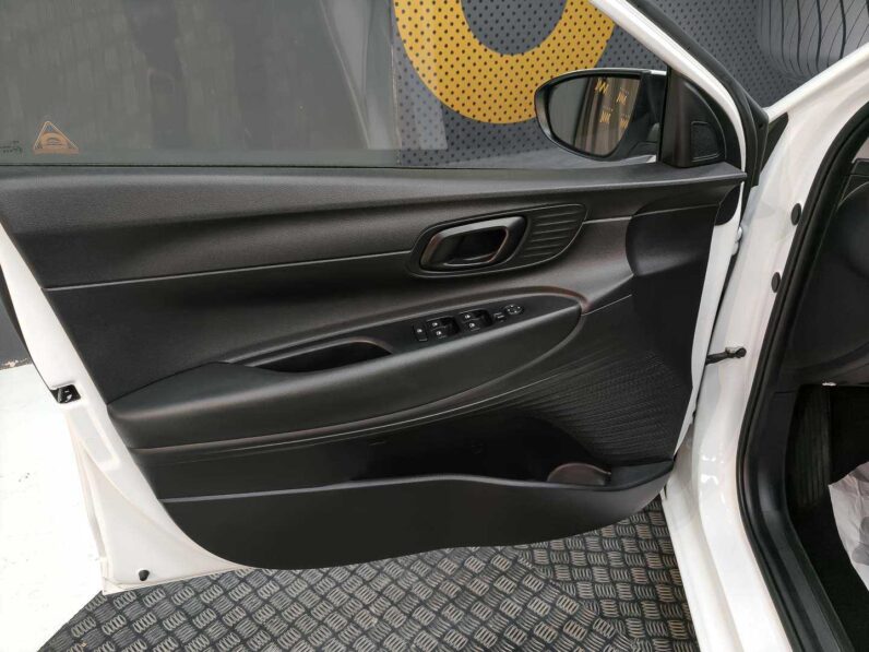 
								Hyundai i20 full									