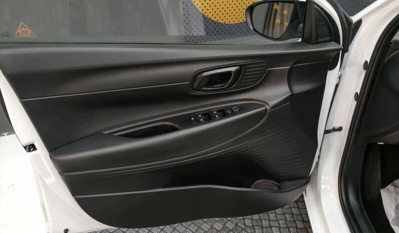 
								Hyundai i20 full									