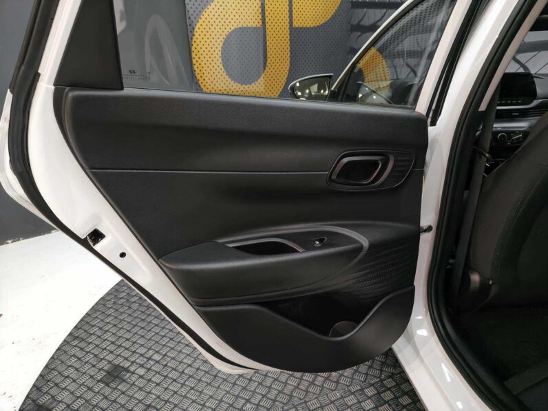 
								Hyundai i20 full									