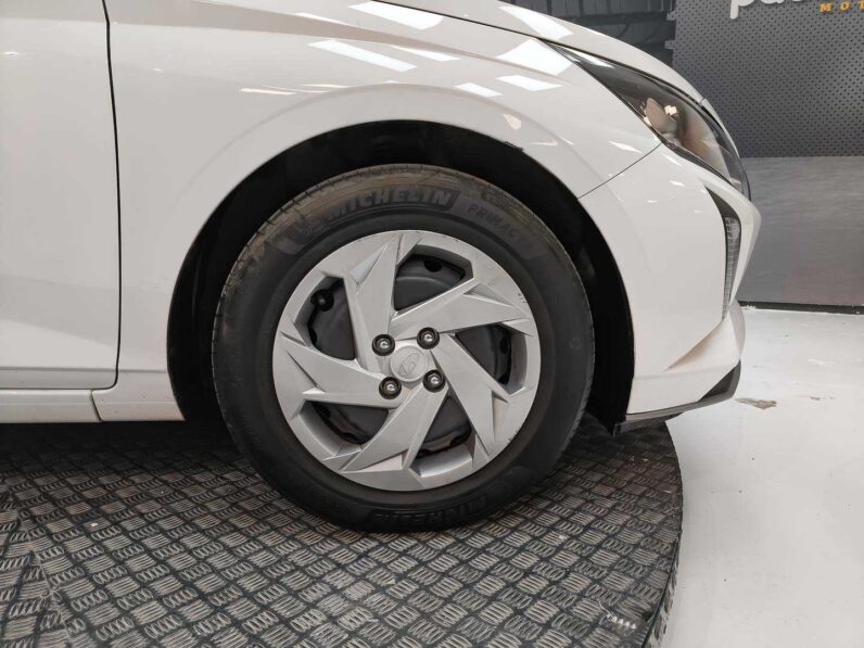 
								Hyundai i20 full									