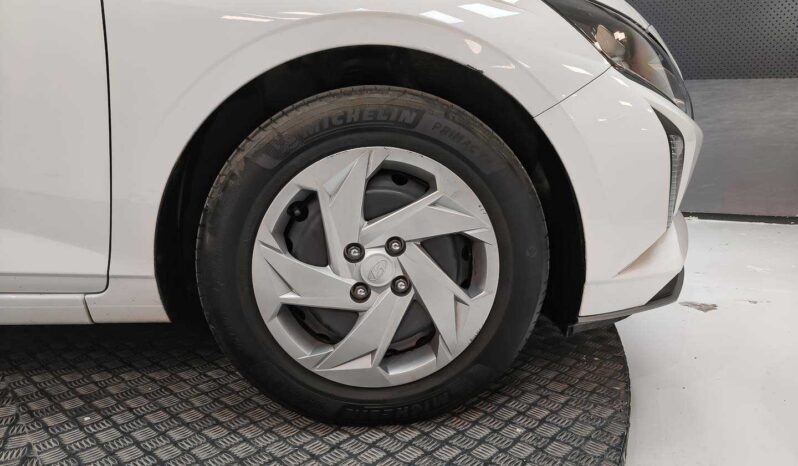 
								Hyundai i20 full									