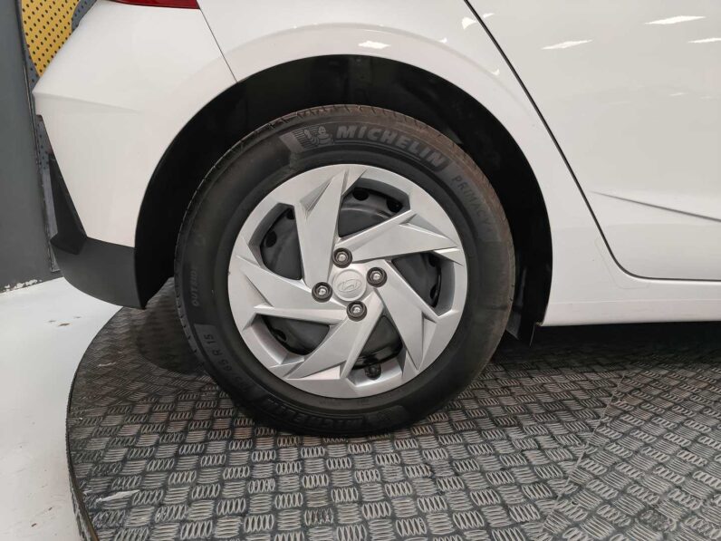
								Hyundai i20 full									