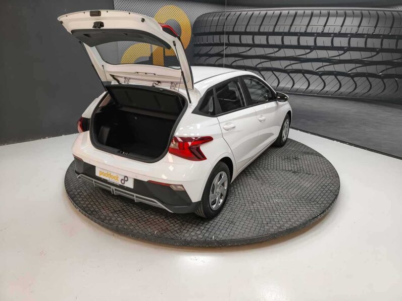 
								Hyundai i20 full									