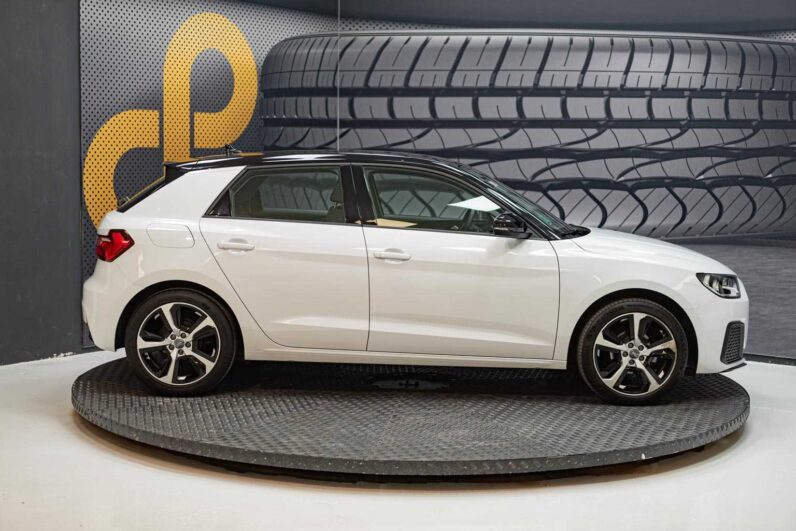 
								Audi A1 ADVANCED full									