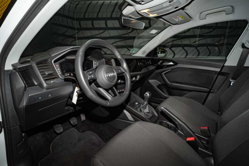 
								Audi A1 ADVANCED full									