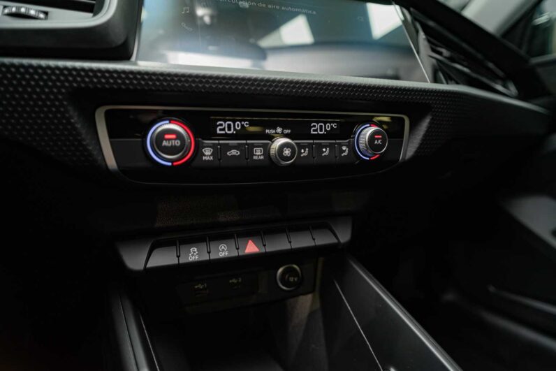 
								Audi A1 ADVANCED full									
