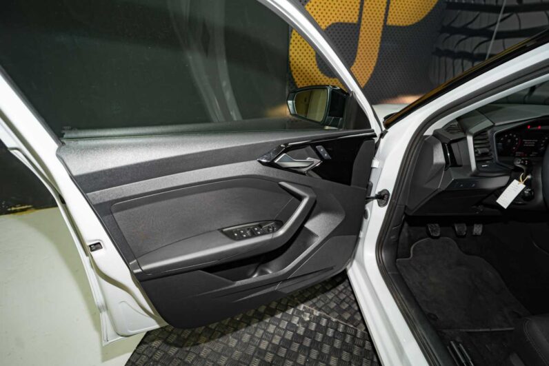 
								Audi A1 ADVANCED full									