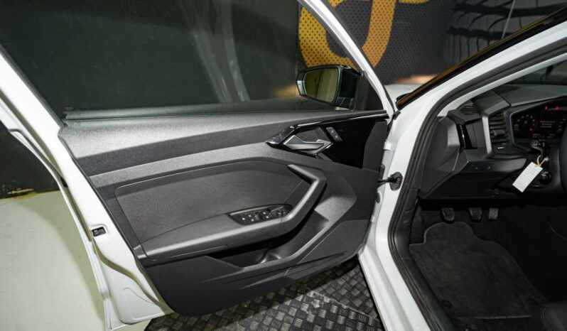 
								Audi A1 ADVANCED full									