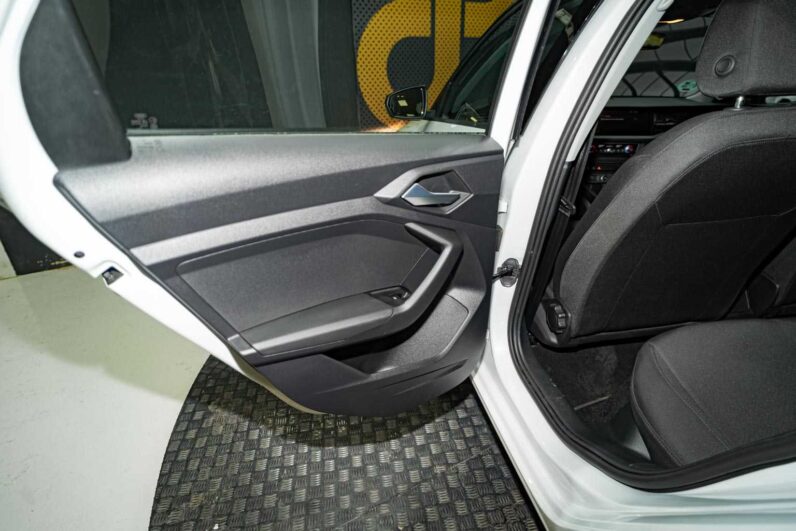 
								Audi A1 ADVANCED full									