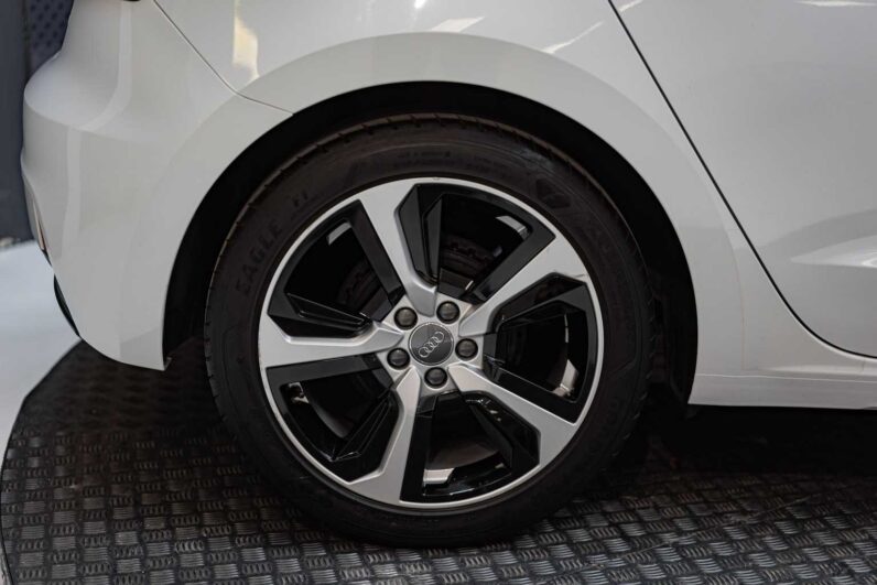 
								Audi A1 ADVANCED full									