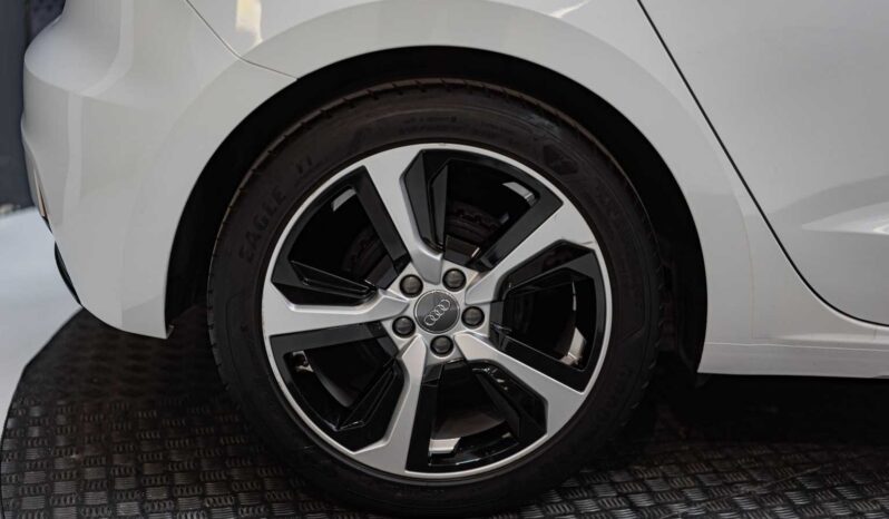 
								Audi A1 ADVANCED full									
