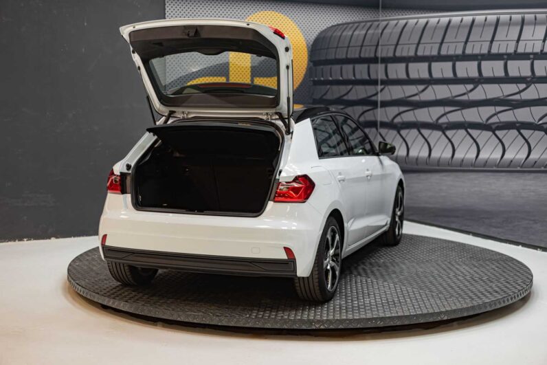 
								Audi A1 ADVANCED full									