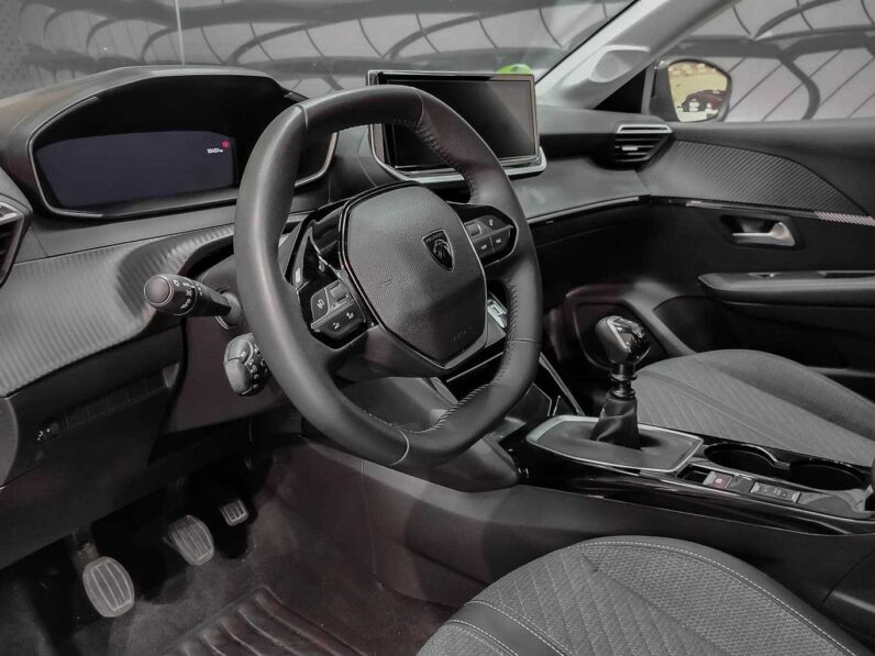 
								Peugeot 208 STYLE full									