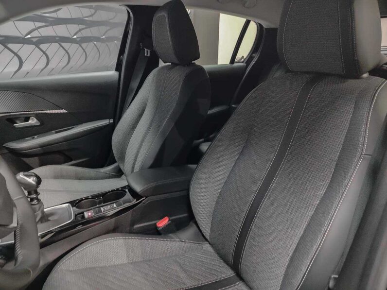 
								Peugeot 208 STYLE full									