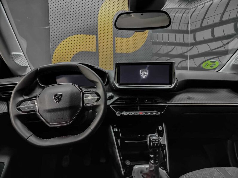 
								Peugeot 208 STYLE full									