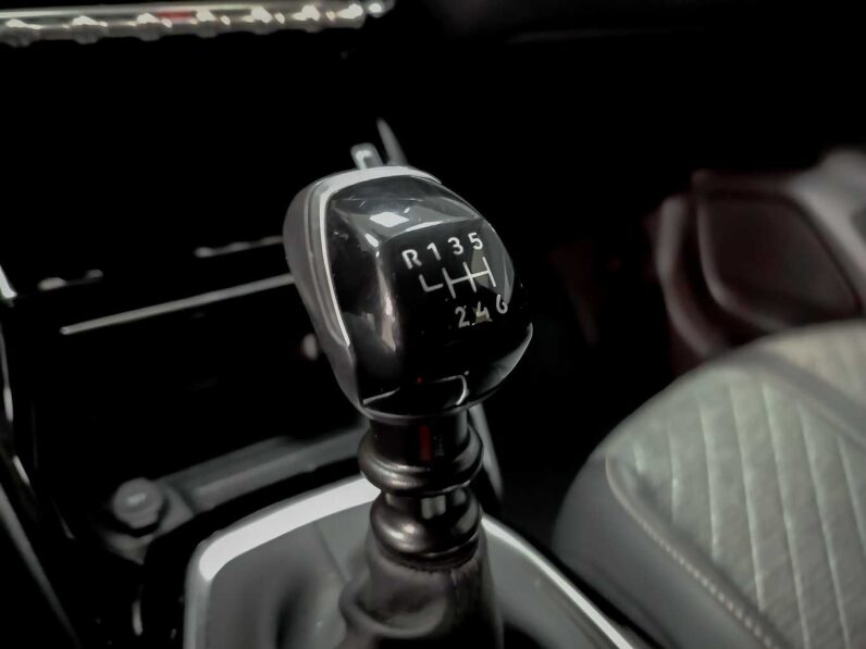 
								Peugeot 208 STYLE full									