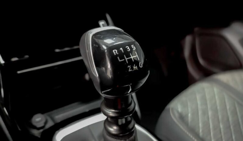 
								Peugeot 208 STYLE full									