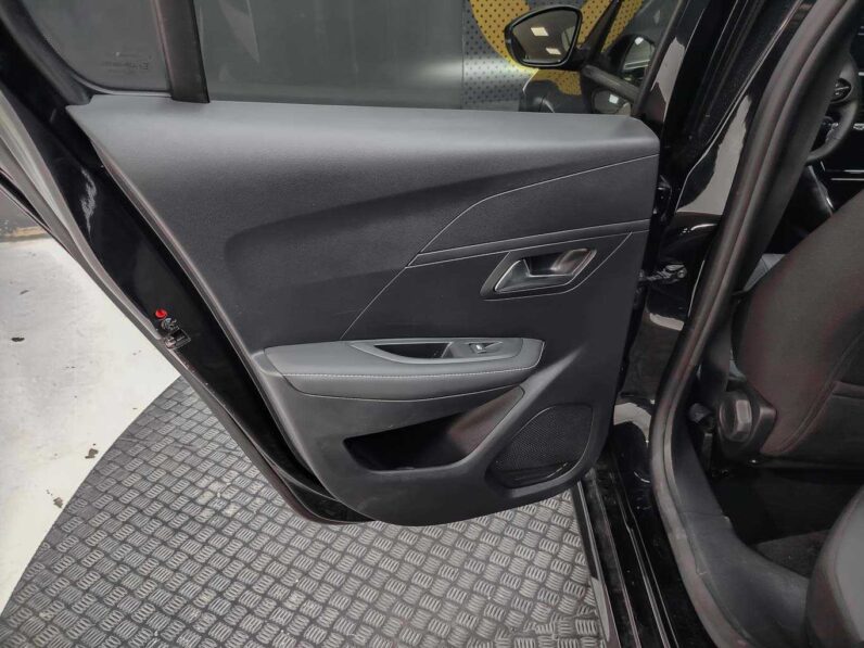
								Peugeot 208 STYLE full									