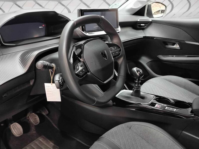 
								Peugeot 208 ALLURE full									