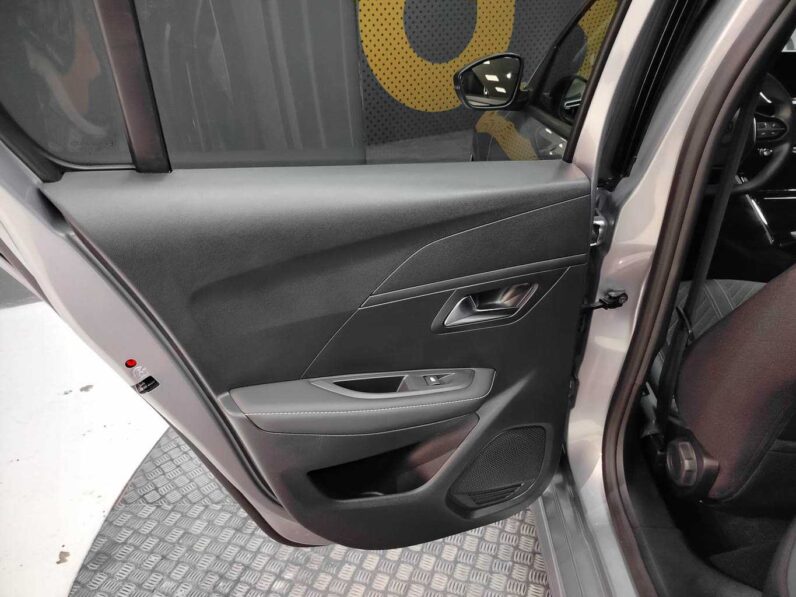 
								Peugeot 208 ALLURE full									