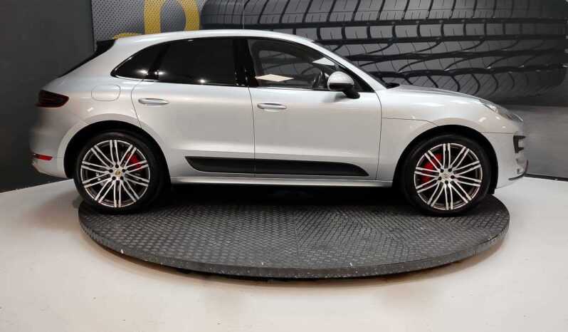 
								Porsche Macan TURBO full									