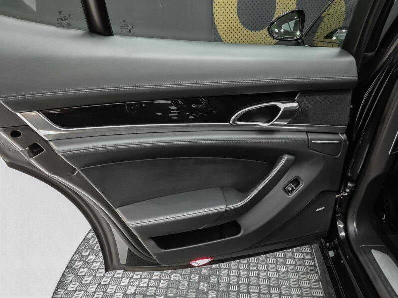 
								Porsche Panamera 4S full									