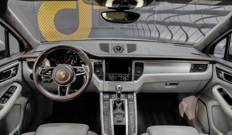 
								Porsche Macan TURBO full									