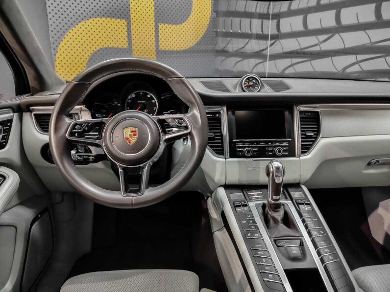
								Porsche Macan TURBO full									