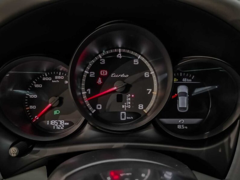 
								Porsche Macan TURBO full									