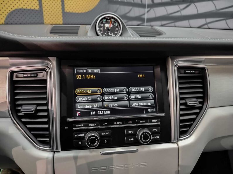 
								Porsche Macan TURBO full									