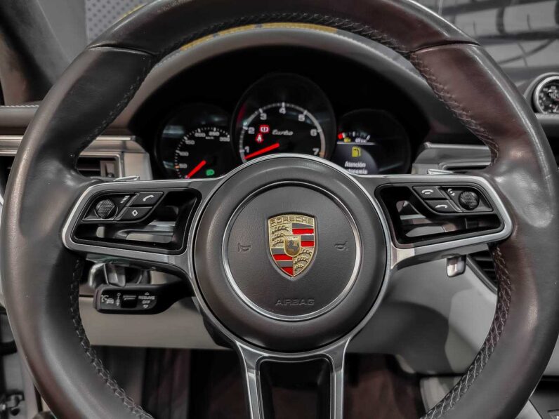 
								Porsche Macan TURBO full									