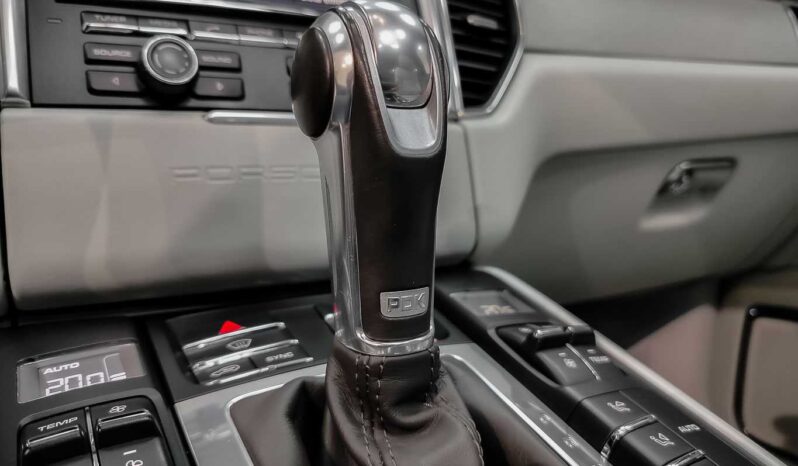 
								Porsche Macan TURBO full									