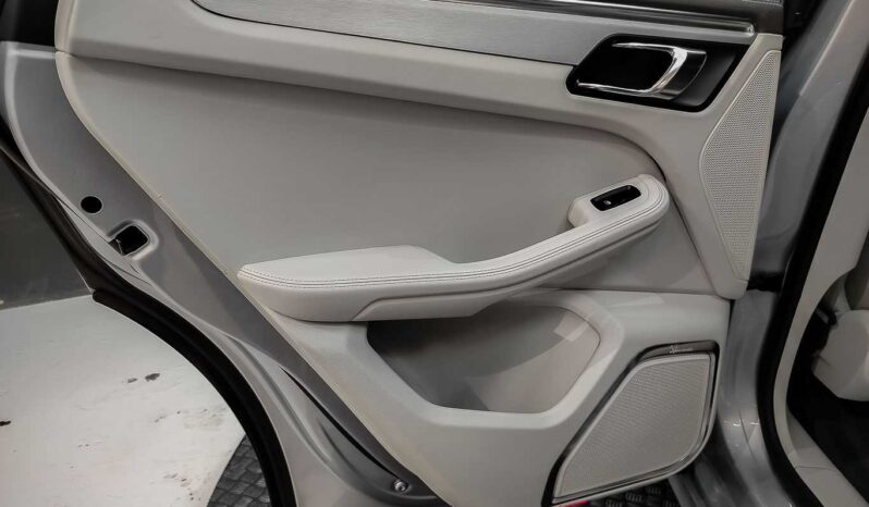 
								Porsche Macan TURBO full									