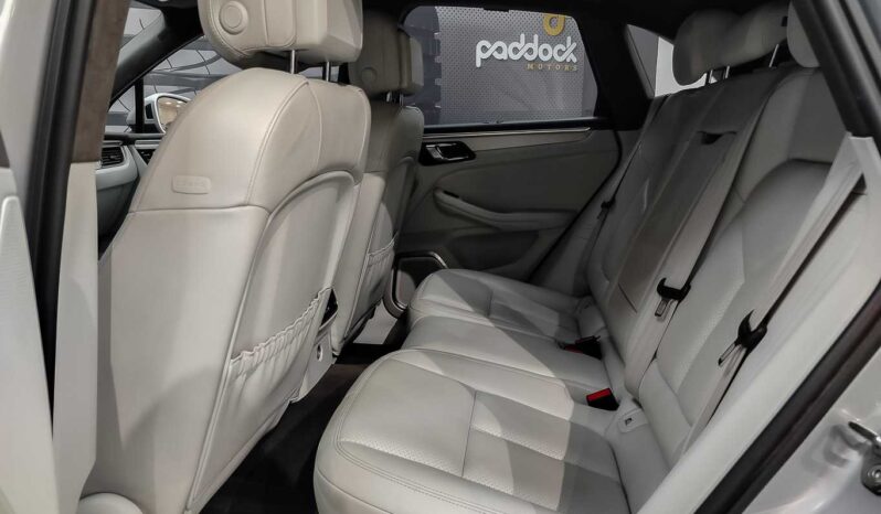 
								Porsche Macan TURBO full									