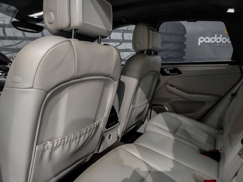 
								Porsche Macan TURBO full									