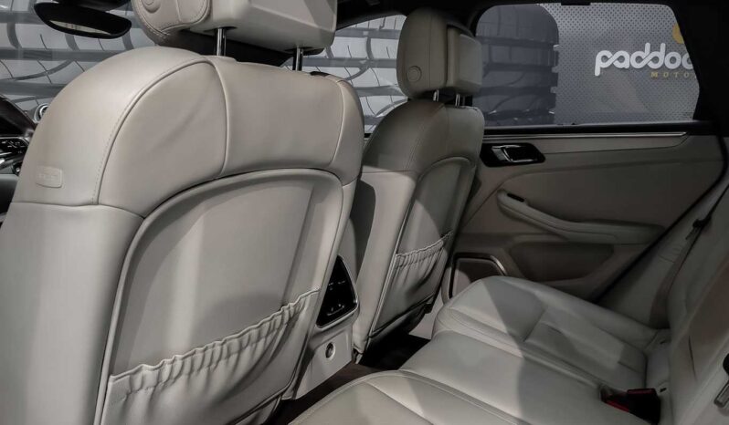 
								Porsche Macan TURBO full									