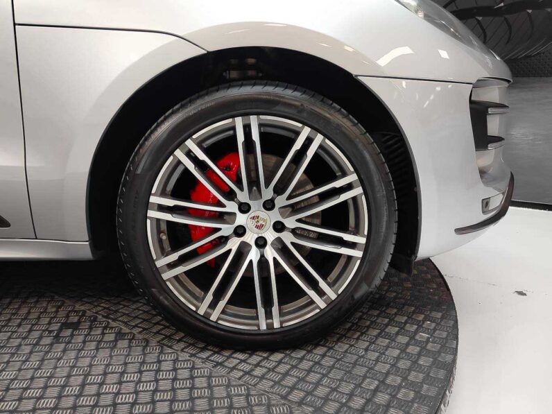 
								Porsche Macan TURBO full									