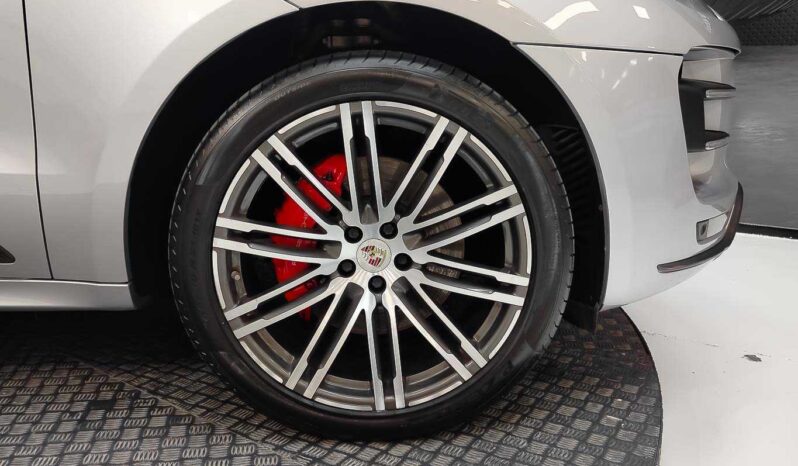 
								Porsche Macan TURBO full									