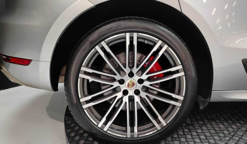 
								Porsche Macan TURBO full									