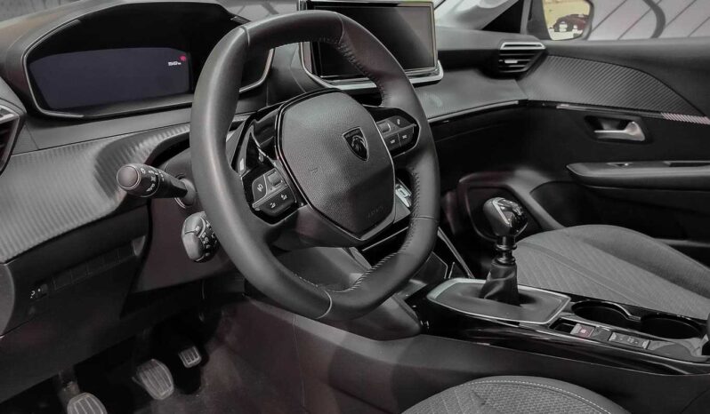 
								Peugeot 208 STYLE full									