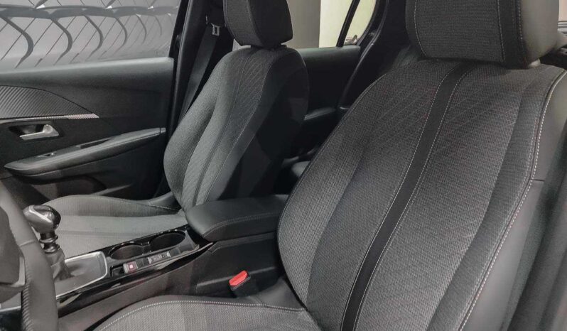 
								Peugeot 208 STYLE full									