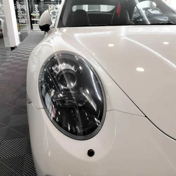 Mantenimiento real coche deportivo