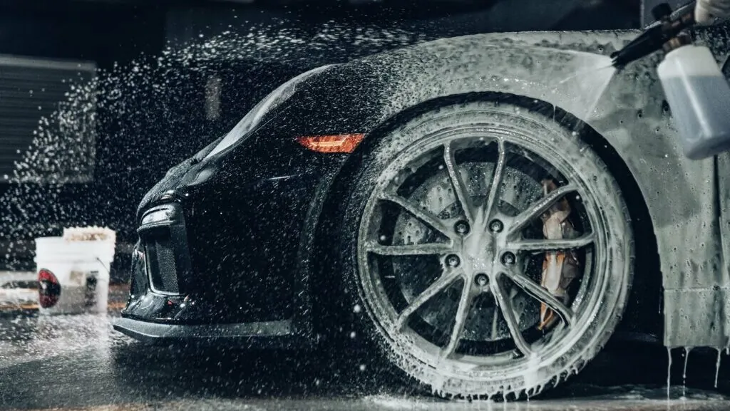 Beneficios del encerado y pulido en el detailing de tu coche