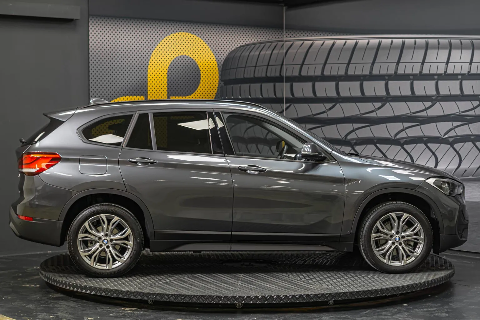 								BMW X1 full									