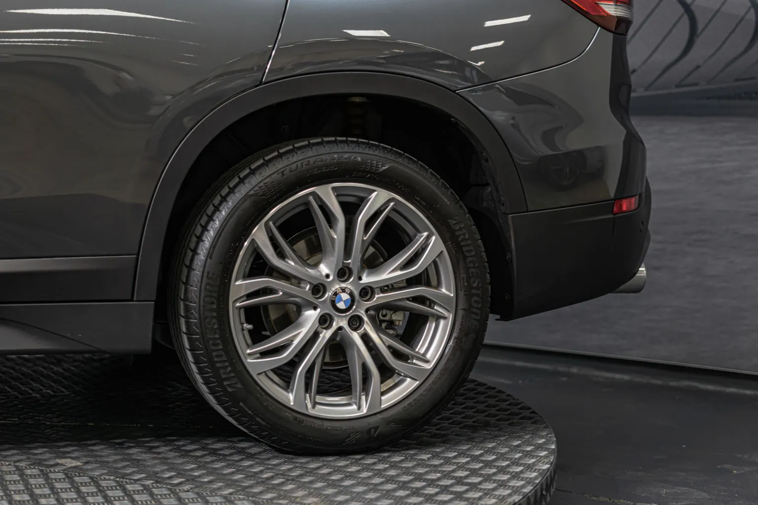 								BMW X1 full									
