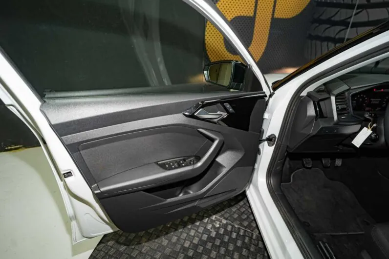 								Audi A1 full									